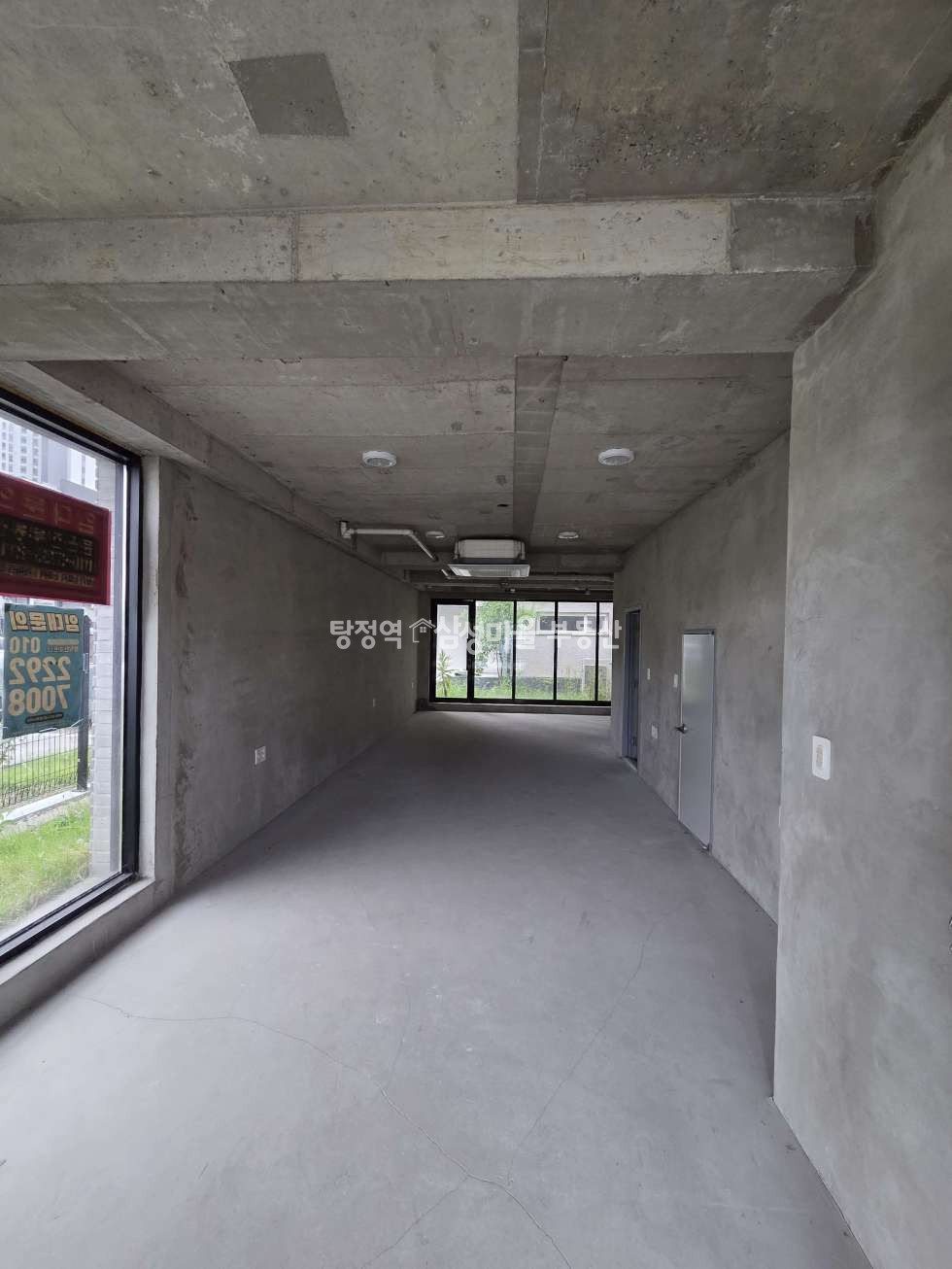 충남 아산시 탕정면 매곡리 1271 1동 한들물빛도시 내 공영주차장 바로 옆 상가(면적 15.6평), 냉난방기 설치 월세 매물번호 10059 사진 1