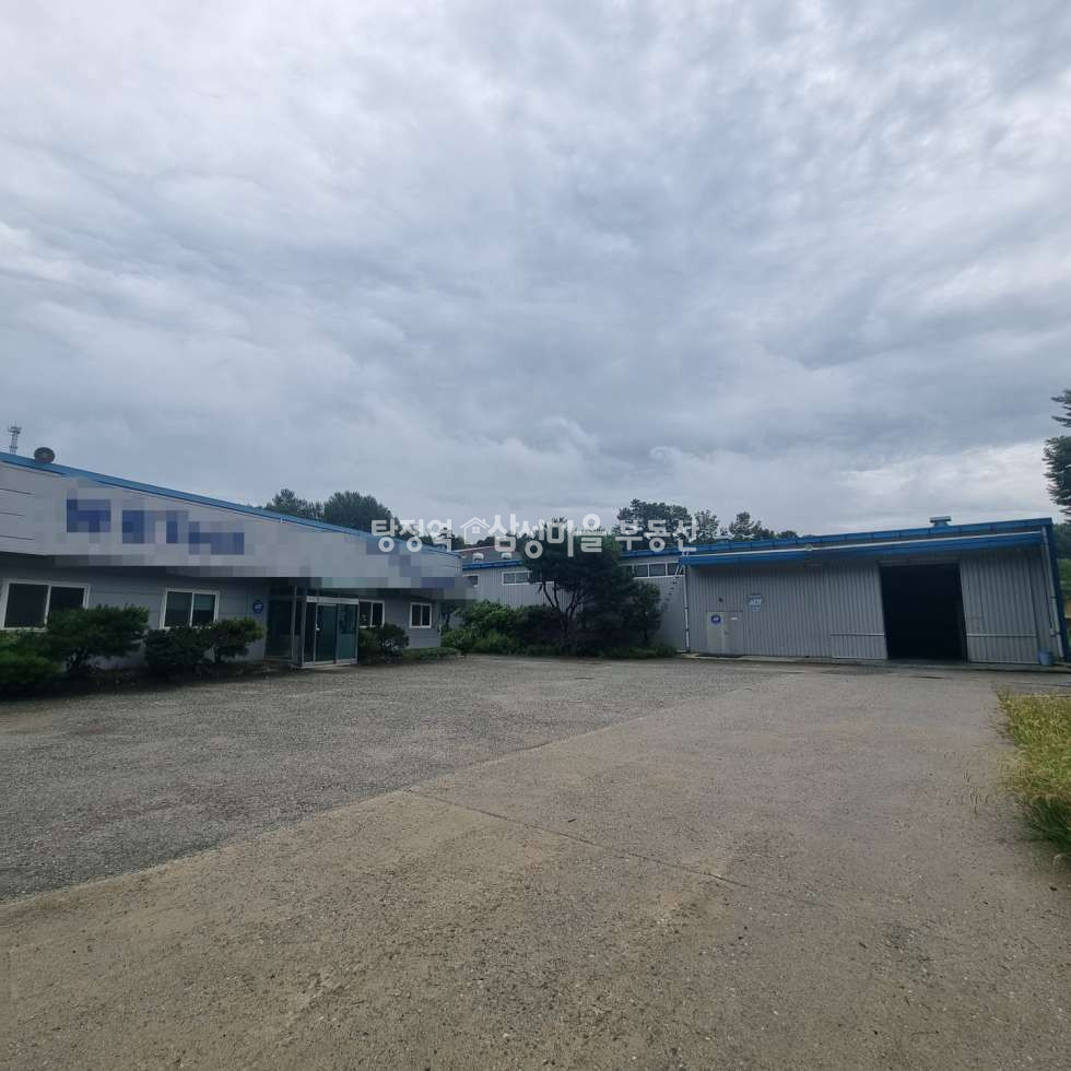 충남 천안동남구 목천읍 천정리 11-7 (성일산업) 2동 ( 건물 368평, 토지 약 1000평) 목천 IC 인근 공장 임대, 사무동 있음 월세 매물번호 10206 사진 1