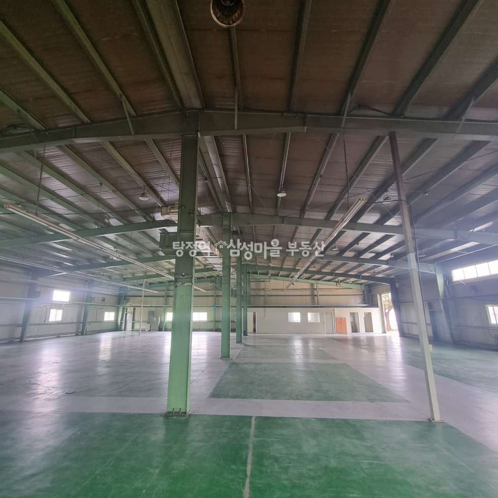 충남 천안동남구 목천읍 천정리 11-7 (성일산업) 2동 ( 건물 368평, 토지 약 1000평) 목천 IC 인근 공장 임대, 사무동 있음 월세 매물번호 10206 사진 2