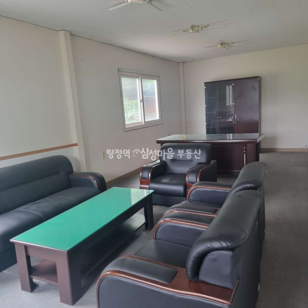 충남 천안동남구 목천읍 천정리 11-7 (성일산업) 2동 ( 건물 368평, 토지 약 1000평) 목천 IC 인근 공장 임대, 사무동 있음 월세 매물번호 10206 사진 7